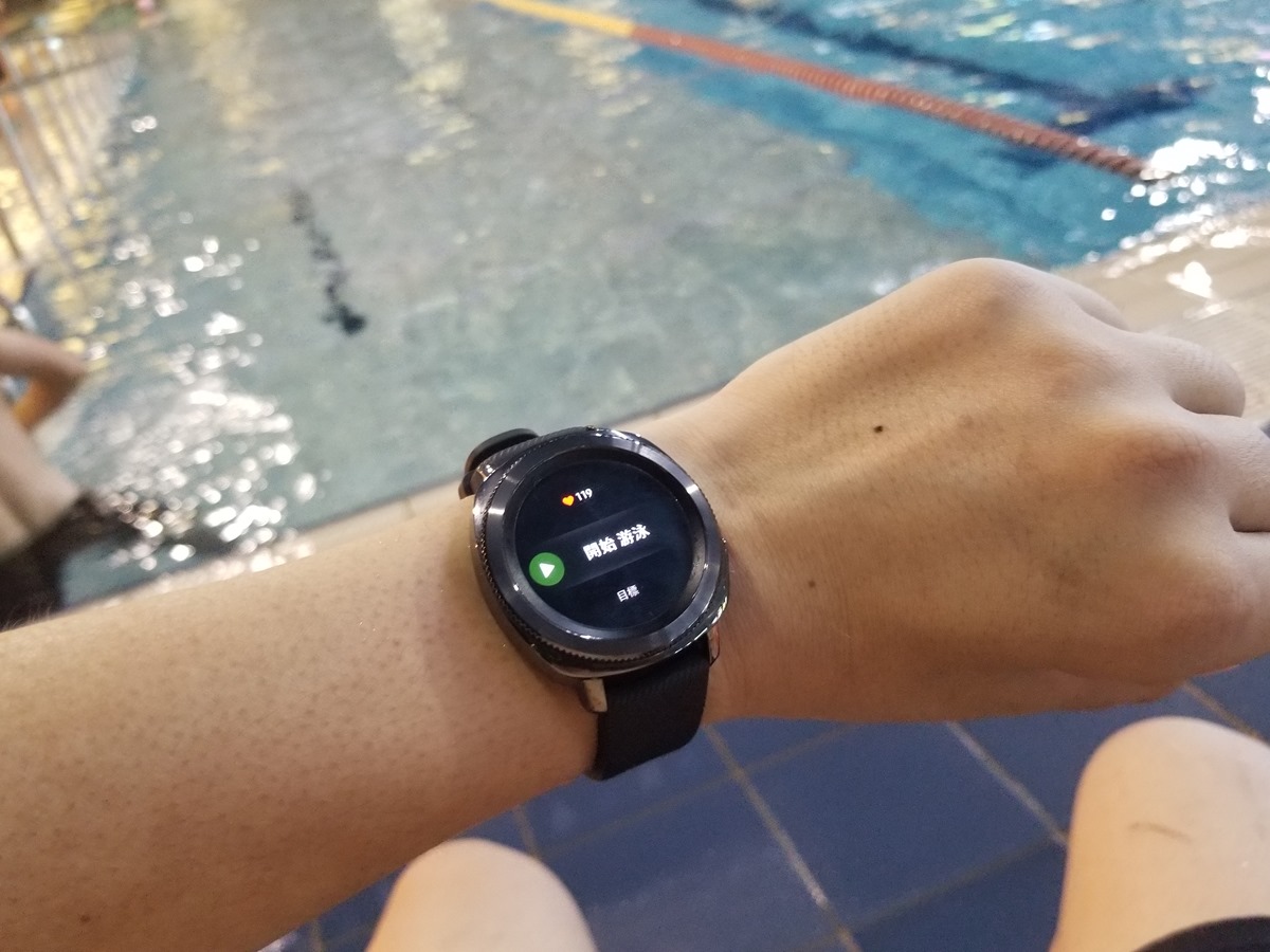 游泳也行！挑戰最完美運動型智慧手錶 Gear Sport 開箱 @3C 達人廖阿輝