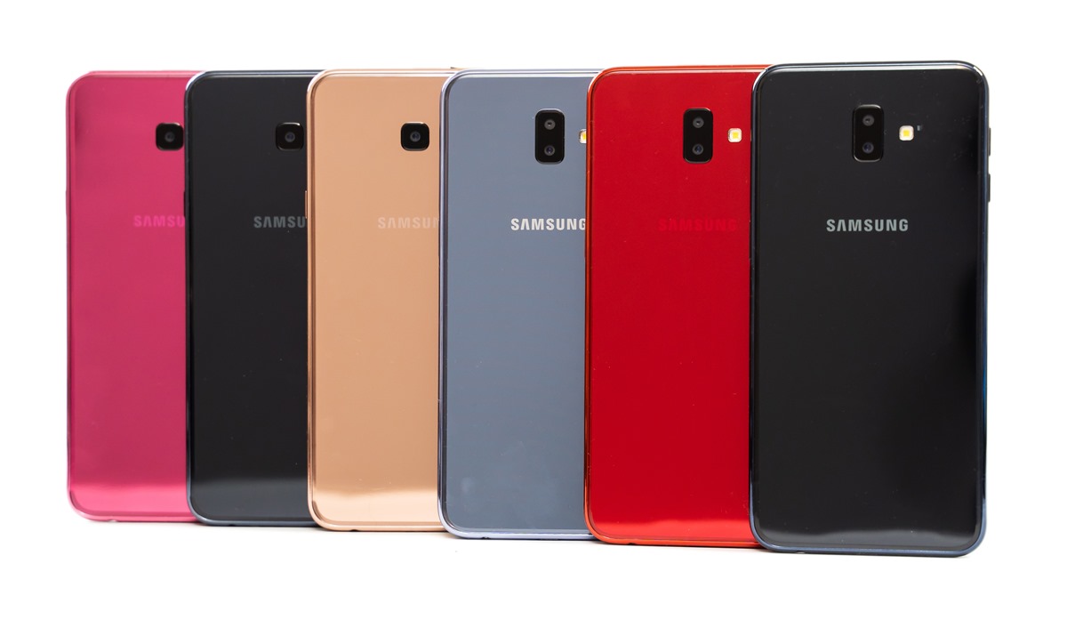 搶先直擊 SAMSUNG Galaxy J6+ 的 6 吋大螢幕、 F1.9 超大光圈雙主鏡頭，輕鬆秀出妳的自然美；還有 J4+ 都可輕鬆入手！ @3C 達人廖阿輝