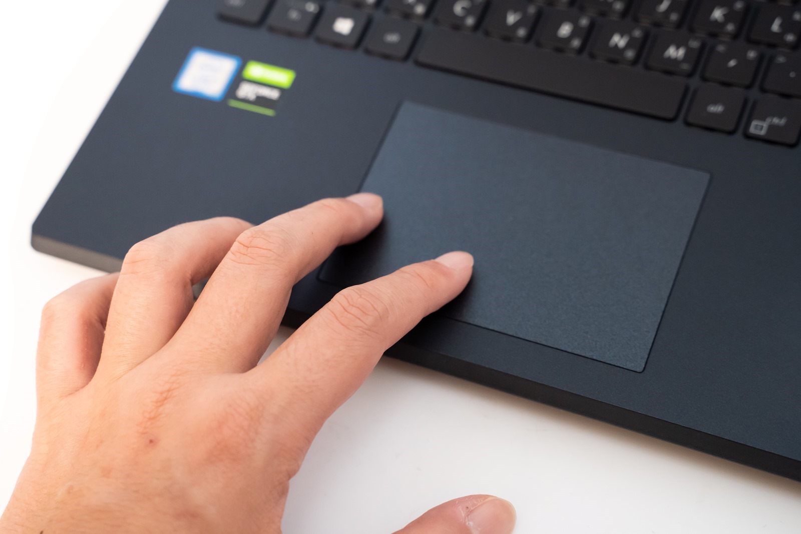 性能優異還可擴充！超值全能 ASUS X571 類電競筆電 @3C 達人廖阿輝