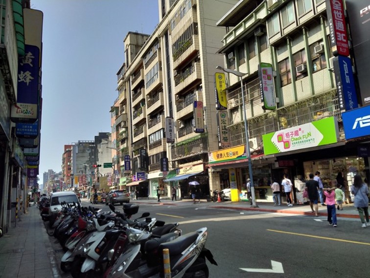 realme 5 開啟中階手機四鏡頭時代！越級規格超強電力怪物！ @3C 達人廖阿輝