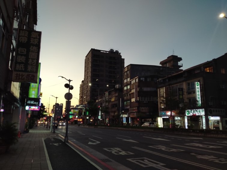 realme 5 開啟中階手機四鏡頭時代！越級規格超強電力怪物！ @3C 達人廖阿輝