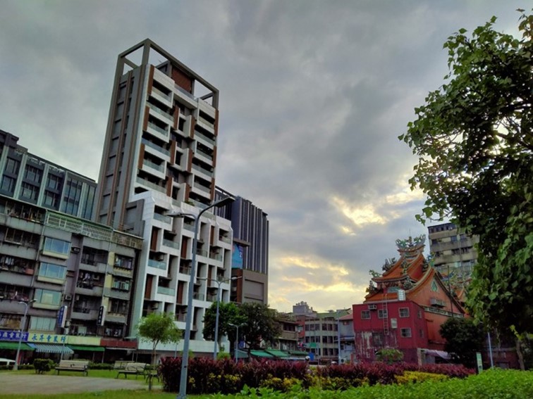 realme 5 開啟中階手機四鏡頭時代！越級規格超強電力怪物！ @3C 達人廖阿輝