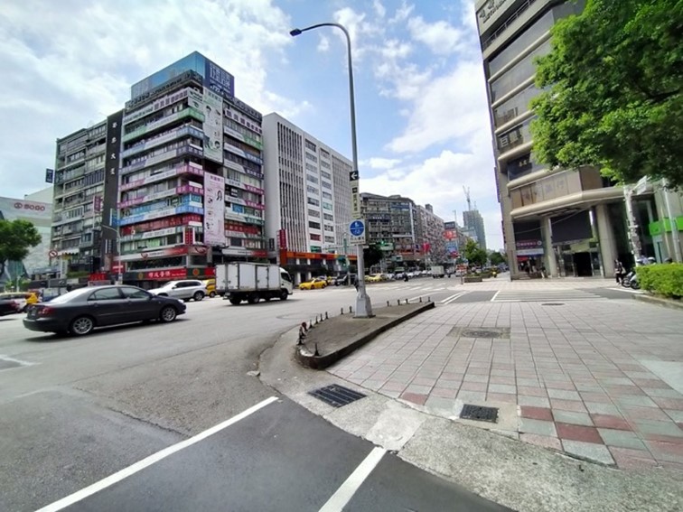 realme 5 開啟中階手機四鏡頭時代！越級規格超強電力怪物！ @3C 達人廖阿輝