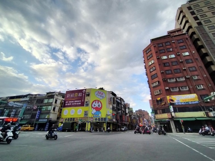 realme 5 開啟中階手機四鏡頭時代！越級規格超強電力怪物！ @3C 達人廖阿輝