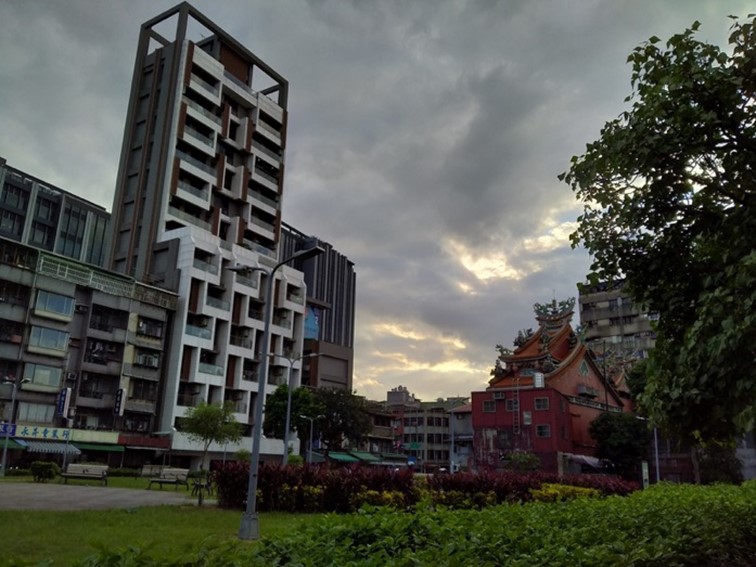 realme 5 開啟中階手機四鏡頭時代！越級規格超強電力怪物！ @3C 達人廖阿輝