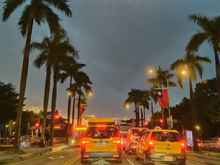 realme 5 開啟中階手機四鏡頭時代！越級規格超強電力怪物！ @3C 達人廖阿輝