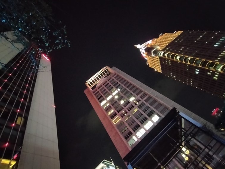 realme 5 開啟中階手機四鏡頭時代！越級規格超強電力怪物！ @3C 達人廖阿輝