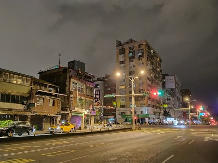 realme 5 開啟中階手機四鏡頭時代！越級規格超強電力怪物！ @3C 達人廖阿輝