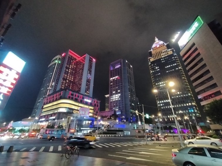 realme 5 開啟中階手機四鏡頭時代！越級規格超強電力怪物！ @3C 達人廖阿輝