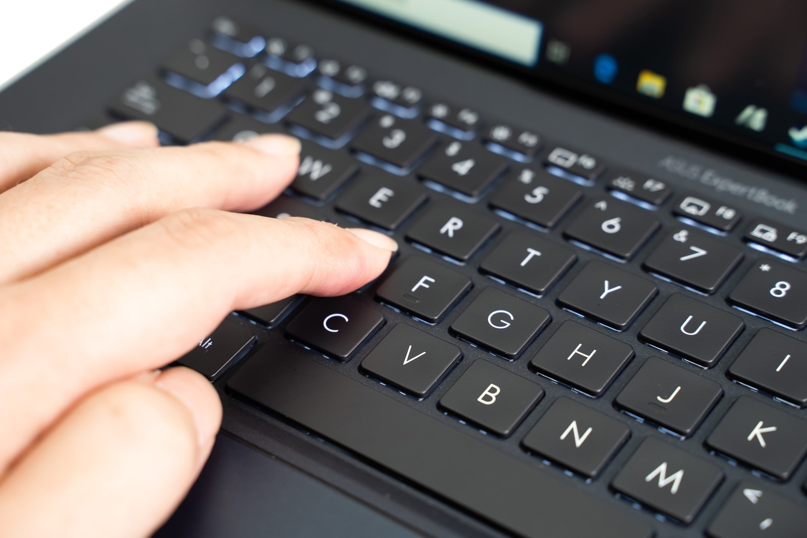 不到一公斤的商務出差最佳筆電選擇！ASUS ExpertBook B9 (B9450) 輕薄高效高續航！ @3C 達人廖阿輝