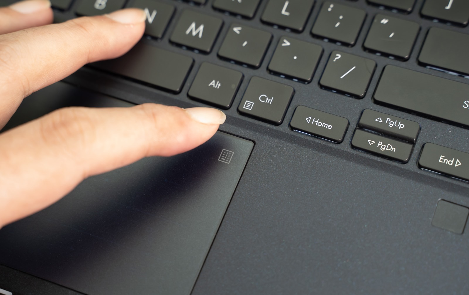 不到一公斤的商務出差最佳筆電選擇！ASUS ExpertBook B9 (B9450) 輕薄高效高續航！ @3C 達人廖阿輝