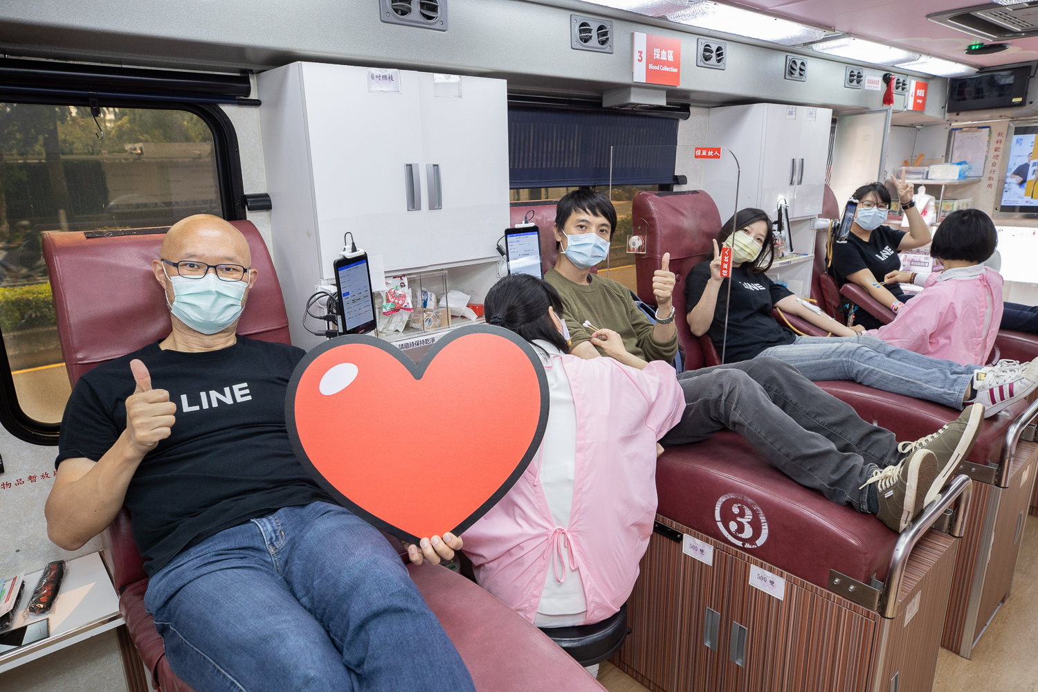 全球首發 LINE FRIENDS 主題限定捐血車在台上路! 熊大、兔兔陪你一起愛捐血 @3C 達人廖阿輝 全球首發 LINE FRIENDS 主題限定捐血車在台上路! 熊大、兔兔陪你一起愛捐血 @3C 達人廖阿輝