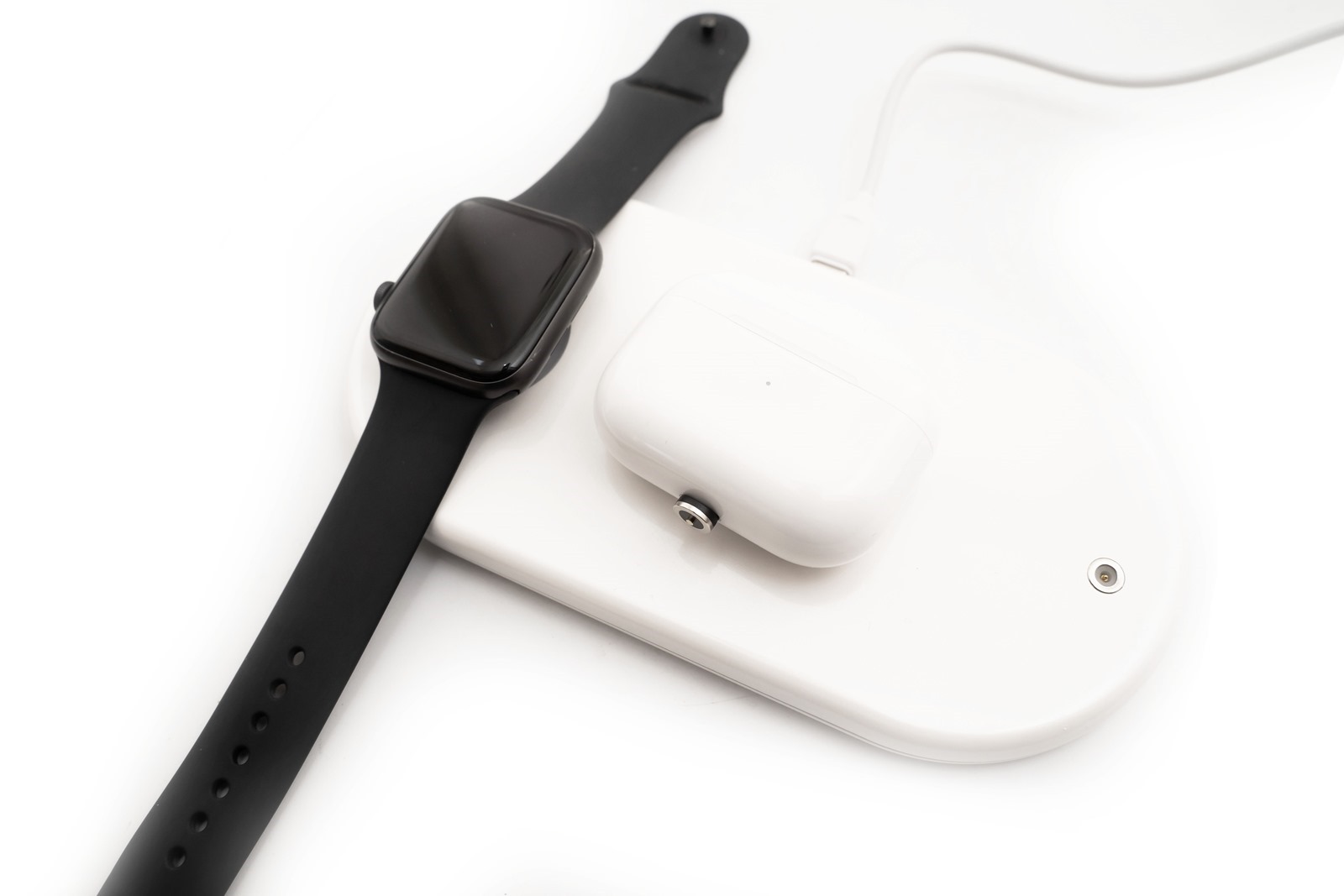 三合一 iPhone 無線充電盤只要千元！簡潔設計 VISSLESS 無線充電器 開箱分享 @3C 達人廖阿輝