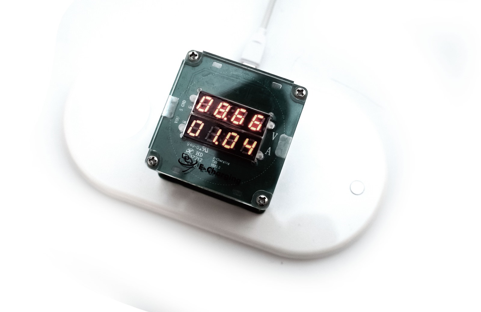 三合一 iPhone 無線充電盤只要千元！簡潔設計 VISSLESS 無線充電器 開箱分享 @3C 達人廖阿輝