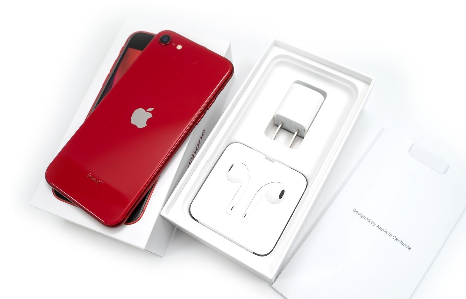 最便宜iPhone 上市啦！台版iPhone SE 2 開箱(紅色款)，看看盒中有什麼 