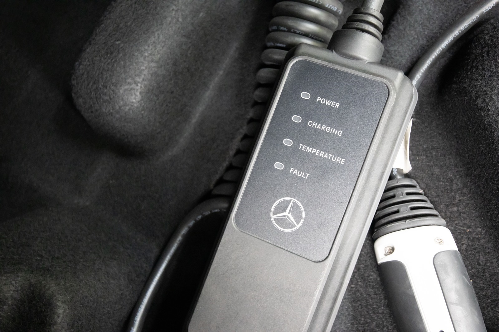 一試就來電 Mercedes-Benz EQC 400 4MATIC 首款賓士豪華電動休旅車，就要你愛的賓士造車魂 @3C 達人廖阿輝