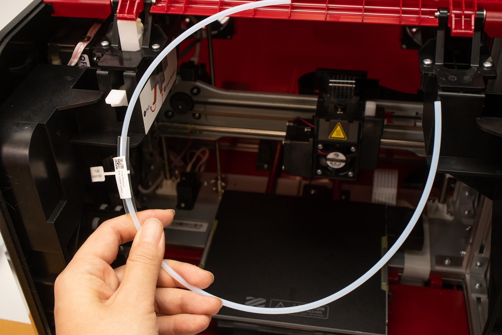 多功能3D列印機-da Vinci Jr. Pro X+，安裝線材導管
