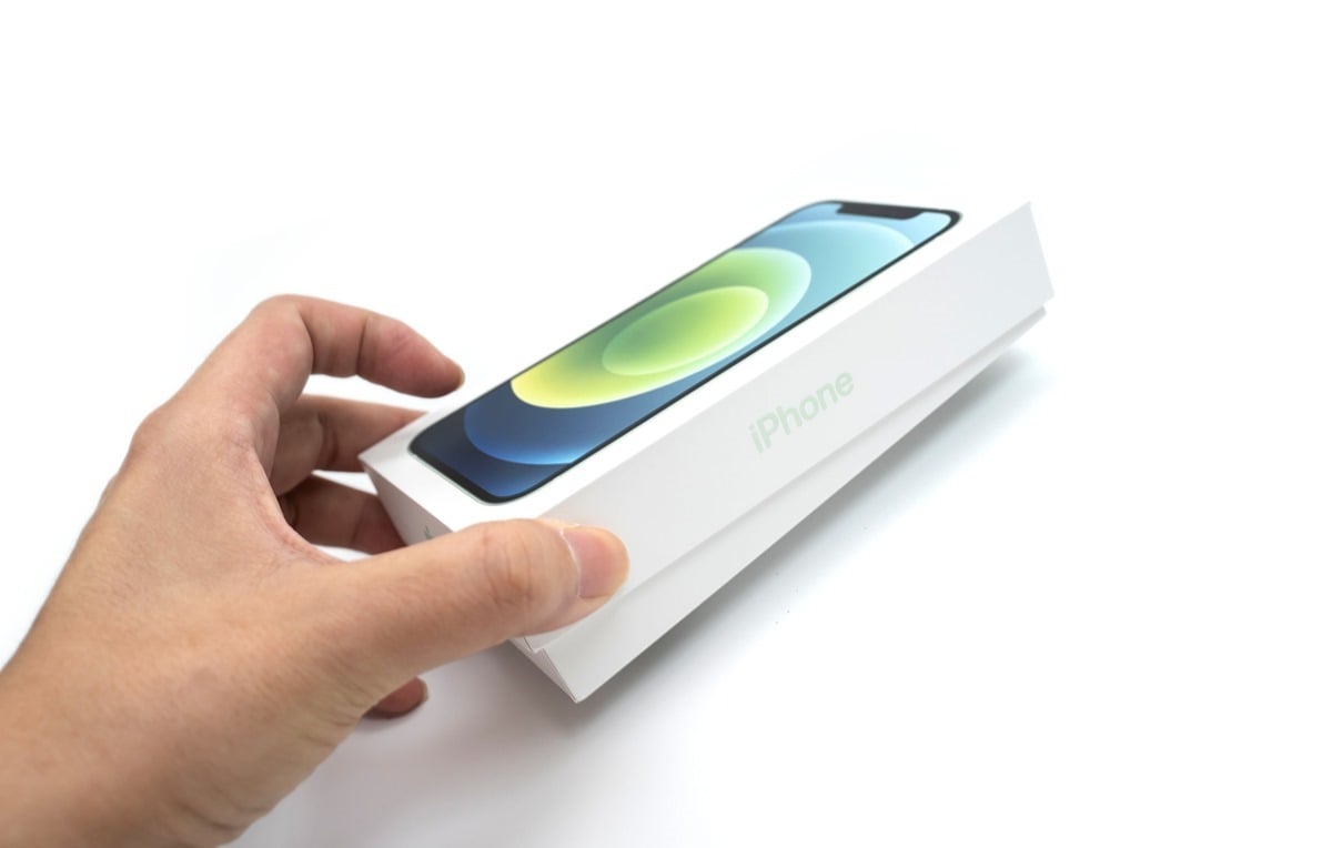 iPhone 12 / iPhone 12 Pro 一次開箱！ (綠色/藍色 + 銀色/太平洋藍)，看看盒中有什麼？( iPhone 12 / iPhone 12 Pro unboxing) @3C 達人廖阿輝