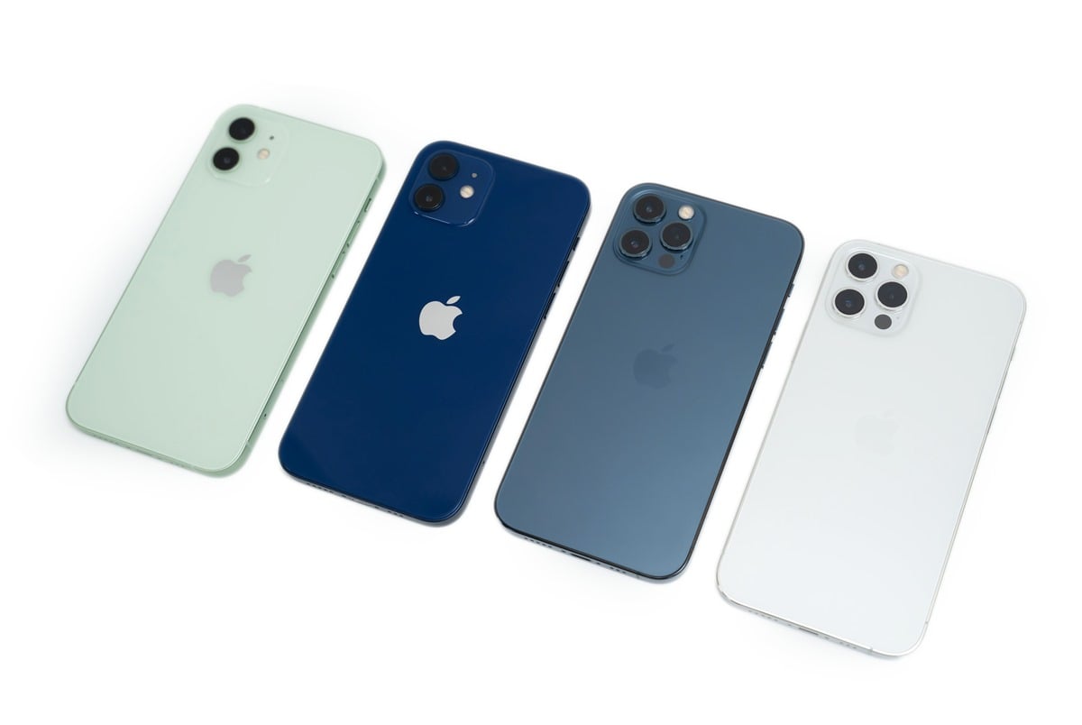 iPhone 12 / iPhone 12 Pro 一次開箱！ (綠色/藍色+ 銀色/太平洋藍)，看看盒中有什麼？( iPhone 12 / iPhone  12 Pro unboxing) @3C 達人廖阿輝