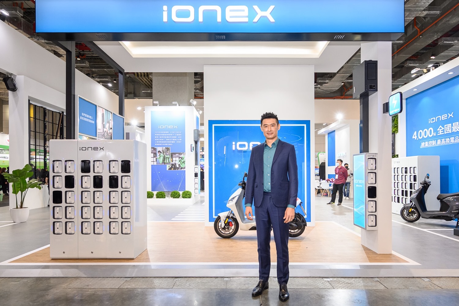 2021 智慧城市展 IONEX 3.0 擘劃智慧城市未來藍圖 市長陳其邁率團參觀體驗 KYMCO 柯勝峯董座相迎 高雄捷運 Ionex ATR 電動二輪車自助租賃 今年五月正式營運 @3C 達人廖阿輝