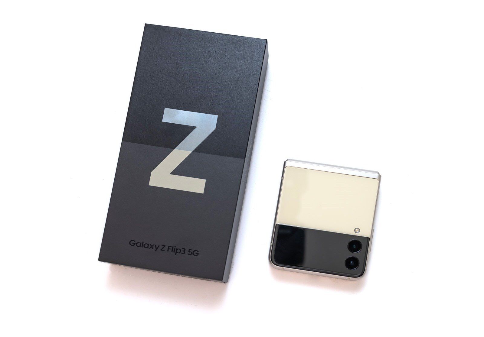 Z Flip 3 最美折疊機顏值真的高 (1) 看看性能電力表現如何！ @3C 達人廖阿輝