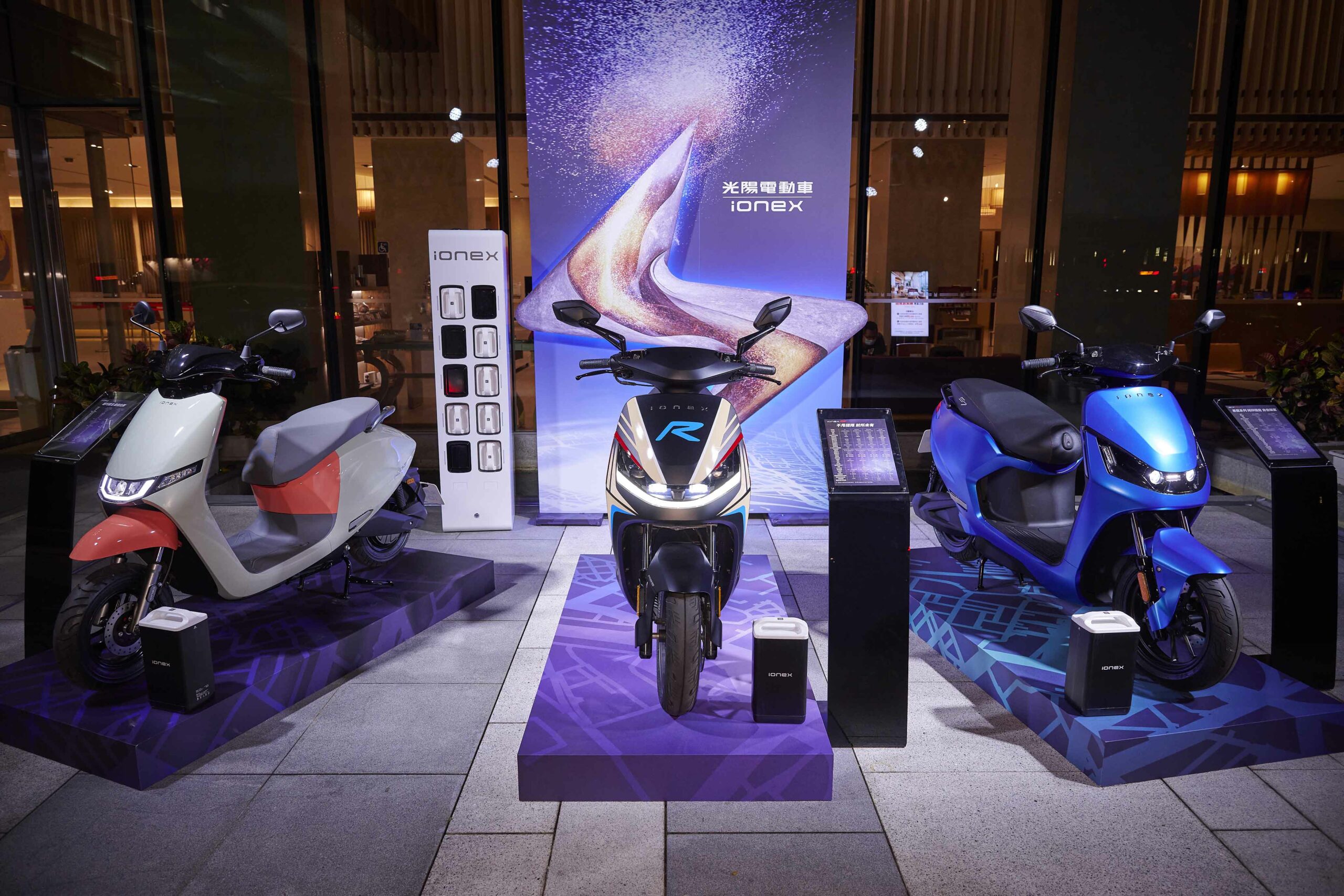 Ionex 宣布 2,000 座換電站達標 瞄準 2024 電車冠軍 @3C 達人廖阿輝