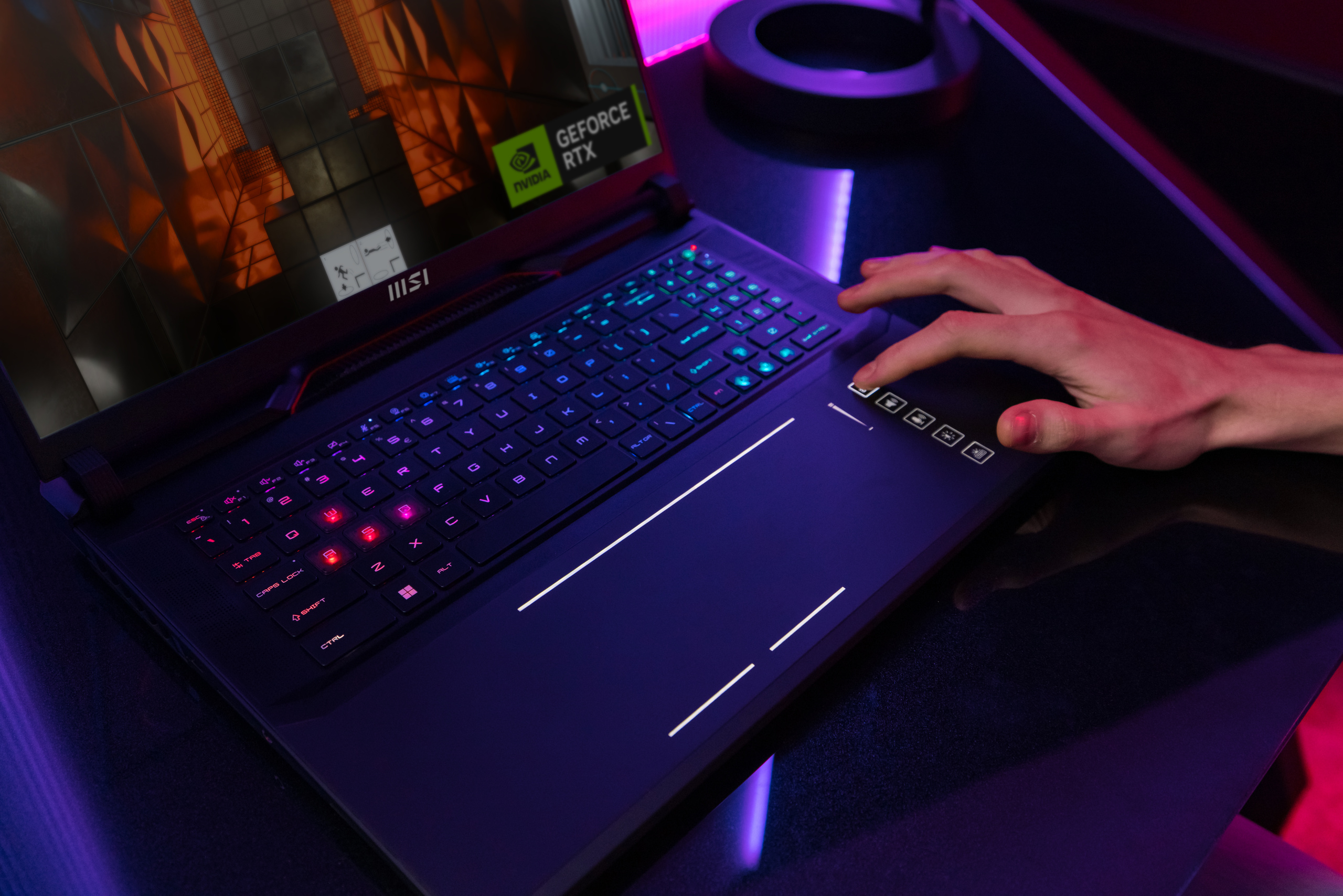 MSI 與 Mercedes-AMG 攜手打造聯名限量筆電 奢華電競全新體驗 @3C 達人廖阿輝