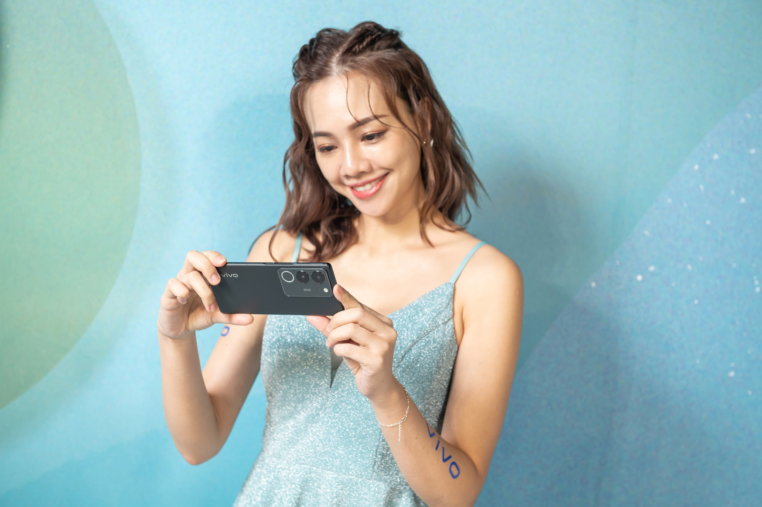 vivo V29 5G 系列 頂級人像旗艦 光環乍現！ 獨創冷暖柔光環、前後 5000 萬美拍自拍錄影放大絕 @3C 達人廖阿輝