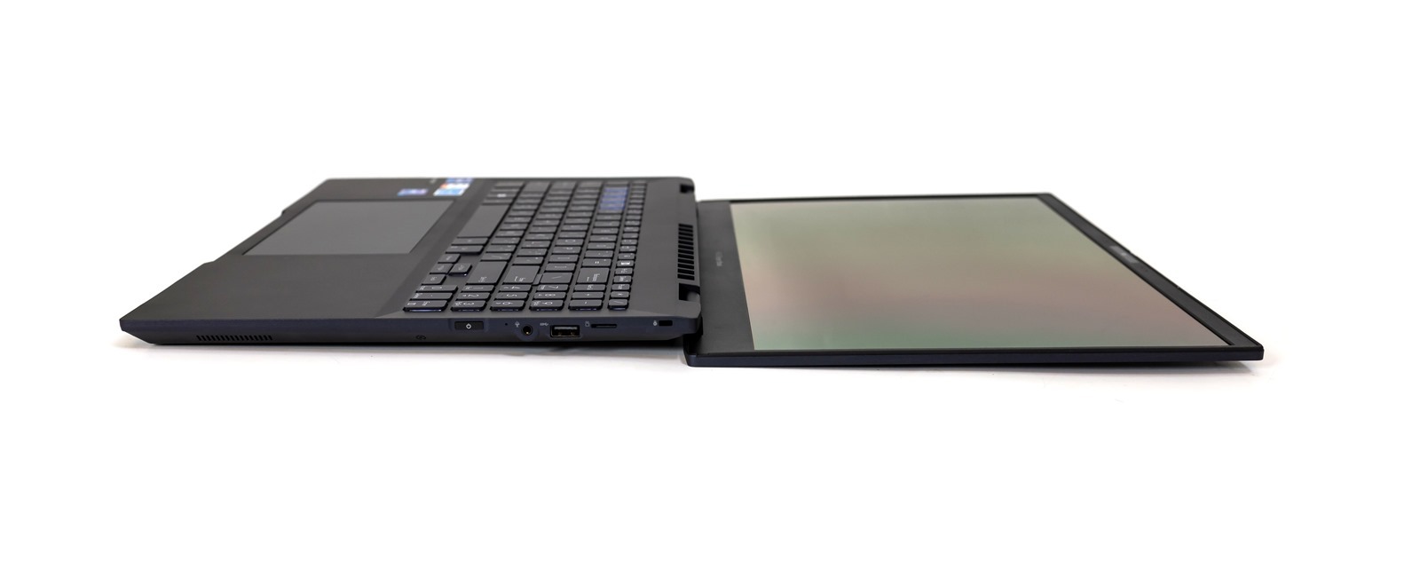 世界最輕巧 16 吋大螢幕商用筆電 ASUS ExpertBookB5 OLED (B5602CVN) 兼具輕薄高性能大畫面續航擴充新選擇 @3C 達人廖阿輝