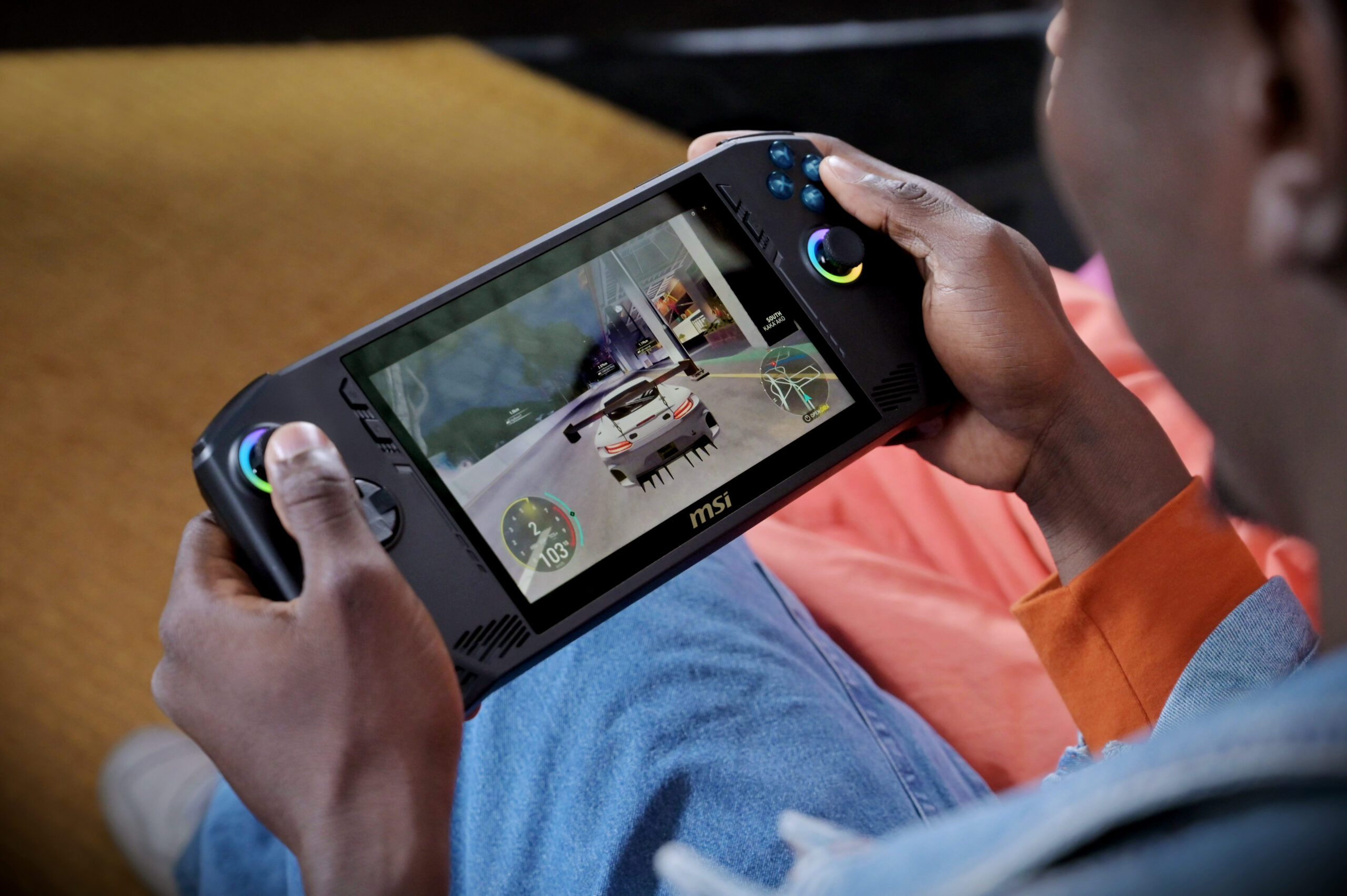 全球首款搭載 Intel® Core™ Ultra 處理器的電競掌機 MSI Claw 即日起開賣 @3C 達人廖阿輝