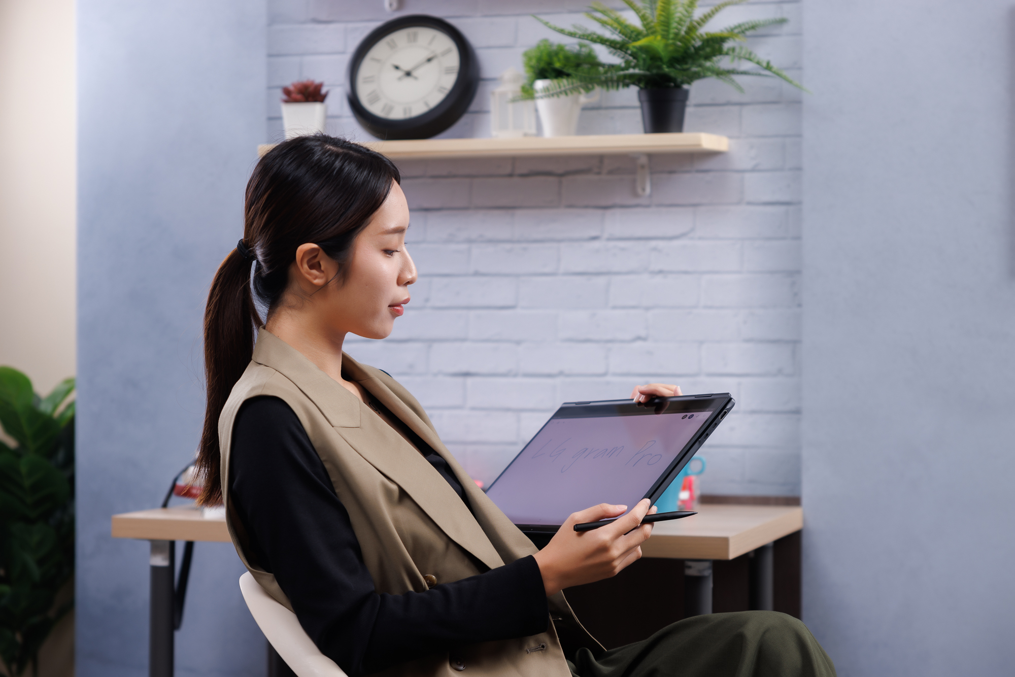 筆電輕量化革命！世界最輕 16 吋翻轉觸控筆電 LG gram Pro 2-in-1 輕盈上市 @3C 達人廖阿輝