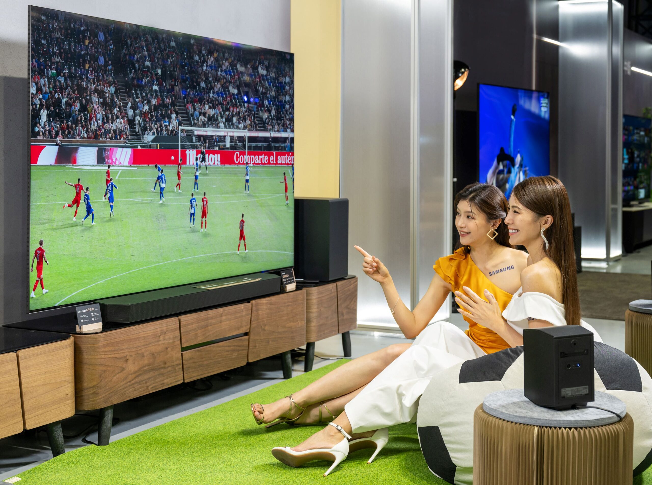 Samsung AI 創視紀 2024 年智慧顯示器驚艷登場 Neo QLED 8K AI 影像升頻、 OLED 獨家抗反光真星黑技術 設計生活系列再添生力軍 全新 Music Frame 美學風格音響居家美學新選擇 @3C 達人廖阿輝