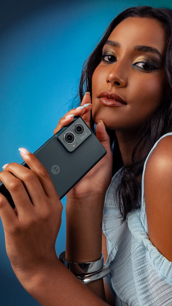 今夏最美防水手機 motorola edge 50 系列 6.67 吋曲面全螢幕搭配純素皮革完美工藝 x 5,000 萬畫素隨拍即美 @3C 達人廖阿輝