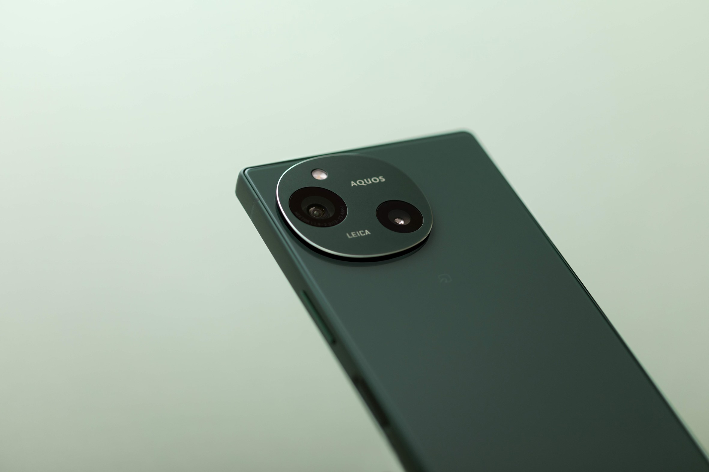 夏普推出 AQUOS R9 高階智慧型手機 休閒娛樂的新境界 搭載 GenAI，配備高畫質相機及史上最大立體聲揚聲器 @3C 達人廖阿輝