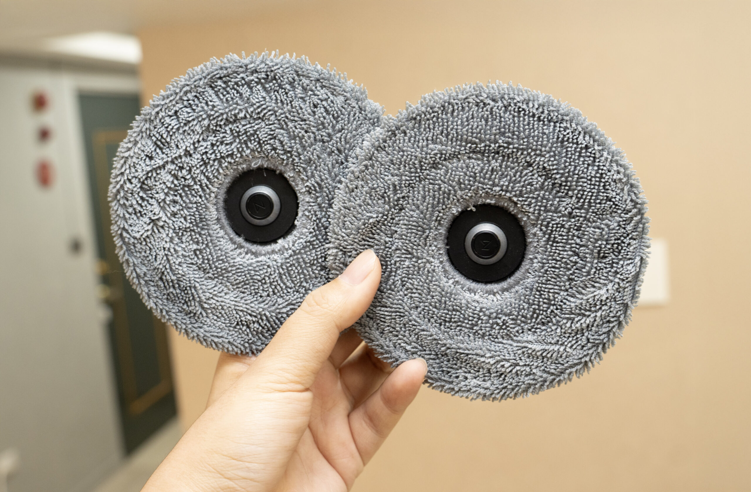 真正的地板清潔好幫『手』！全能機械手臂旗艦掃拖王者 Roborock 石頭 Saros Z70 開箱  @3C 達人廖阿輝