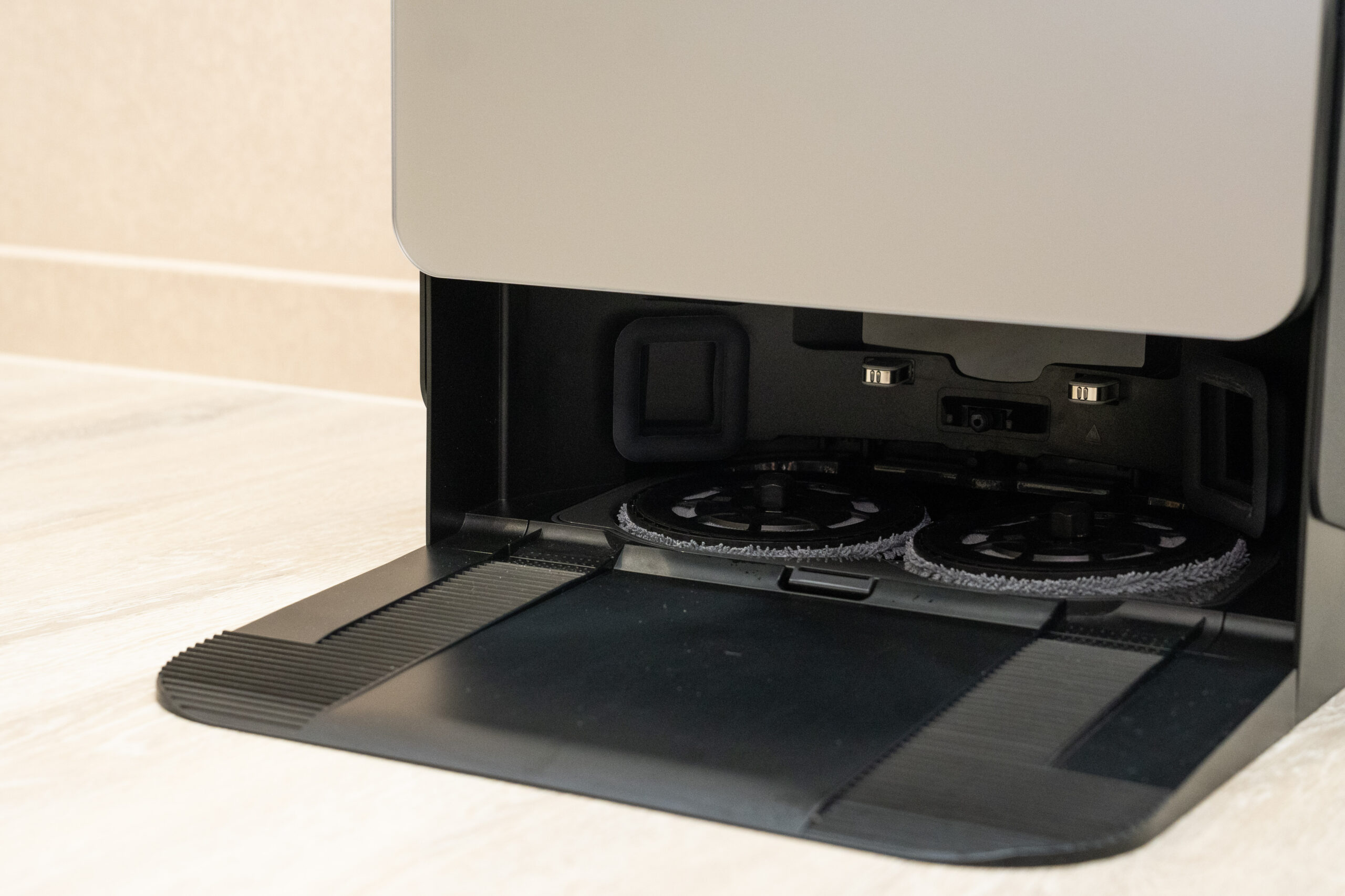 真正的地板清潔好幫『手』！全能機械手臂旗艦掃拖王者 Roborock 石頭 Saros Z70 開箱  @3C 達人廖阿輝