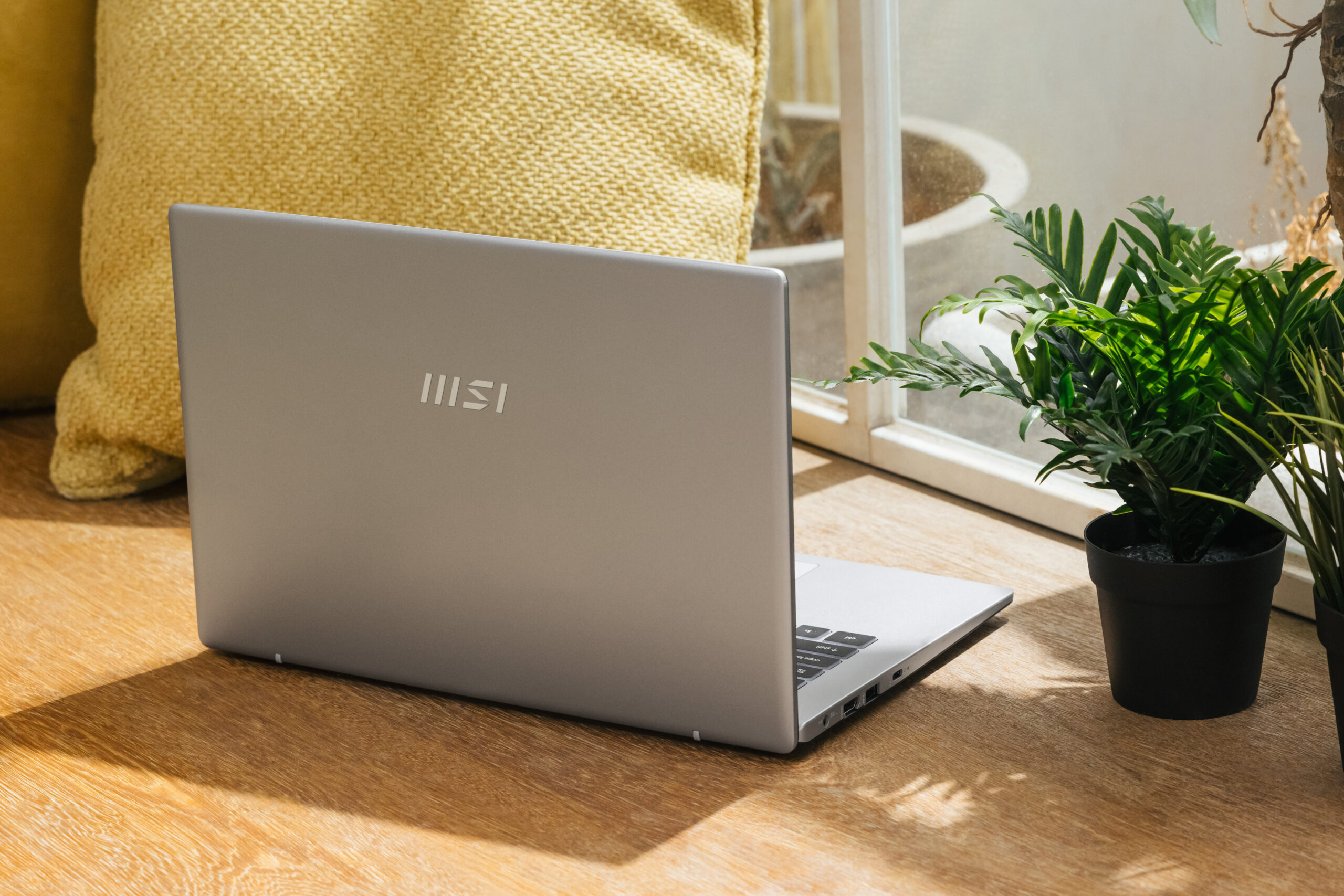 MSI 618 年中購物戰火熱開跑 熱銷電競、 AI 、商務筆電限時優惠 登錄送電子現金 @3C 達人廖阿輝