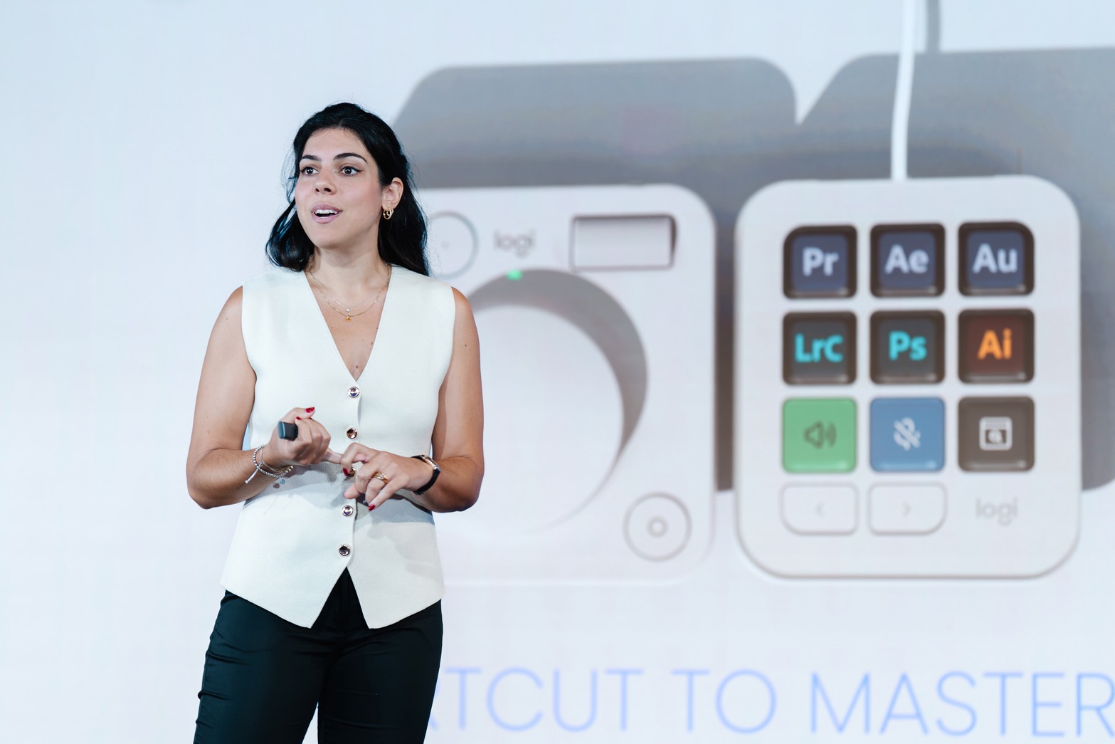 Logitech MX Creative Console 創作者主控台正式登場 攜手 Adobe 與赫綵設計學院，共築創作生態圈新篇章 @3C 達人廖阿輝