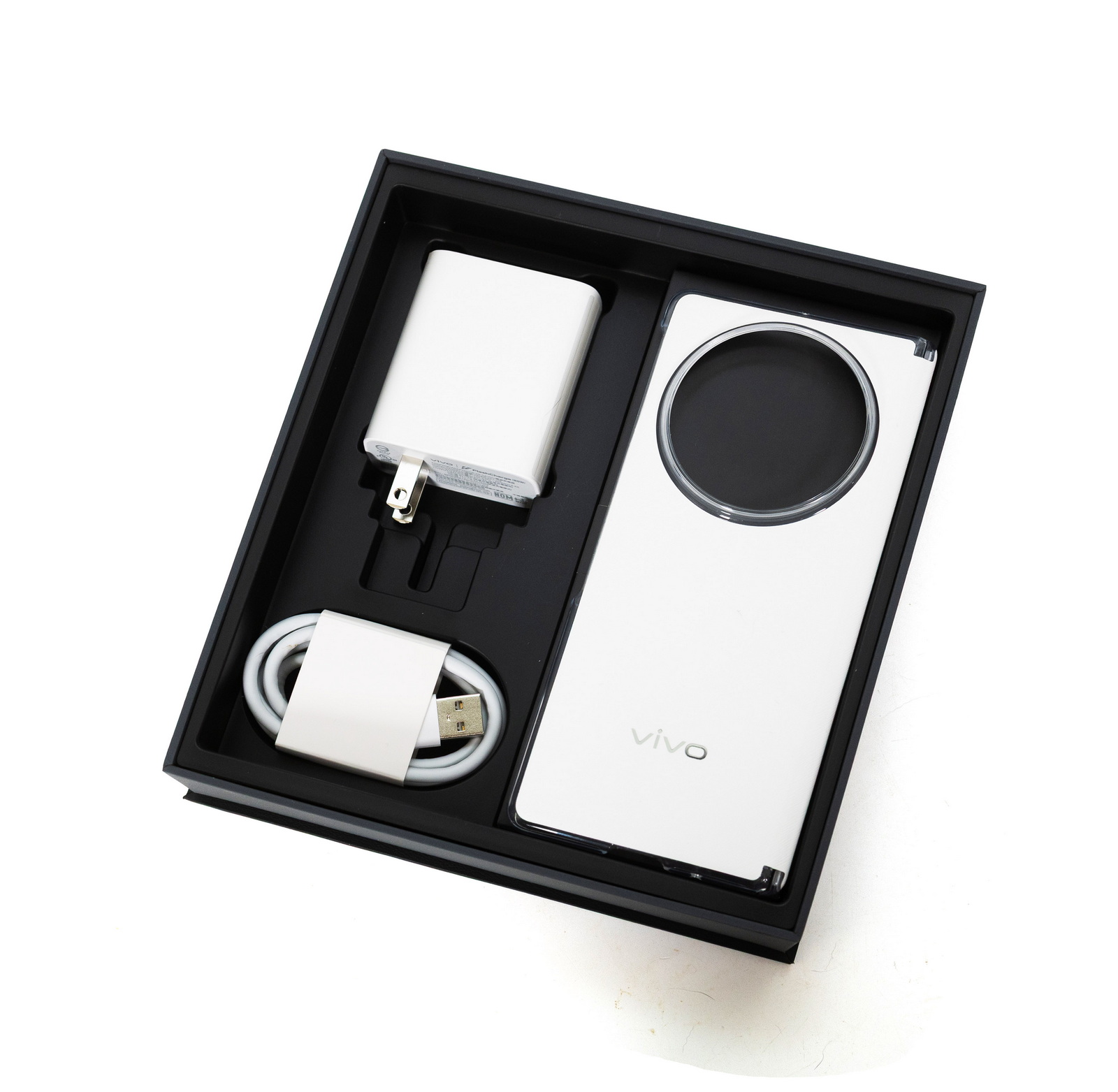 超薄超輕摺疊機新標竿！vivo X Fold5 完整評測：9.2mm 厚度 + 6000mAh 藍海大電池 + 蔡司三鏡頭 @3C 達人廖阿輝