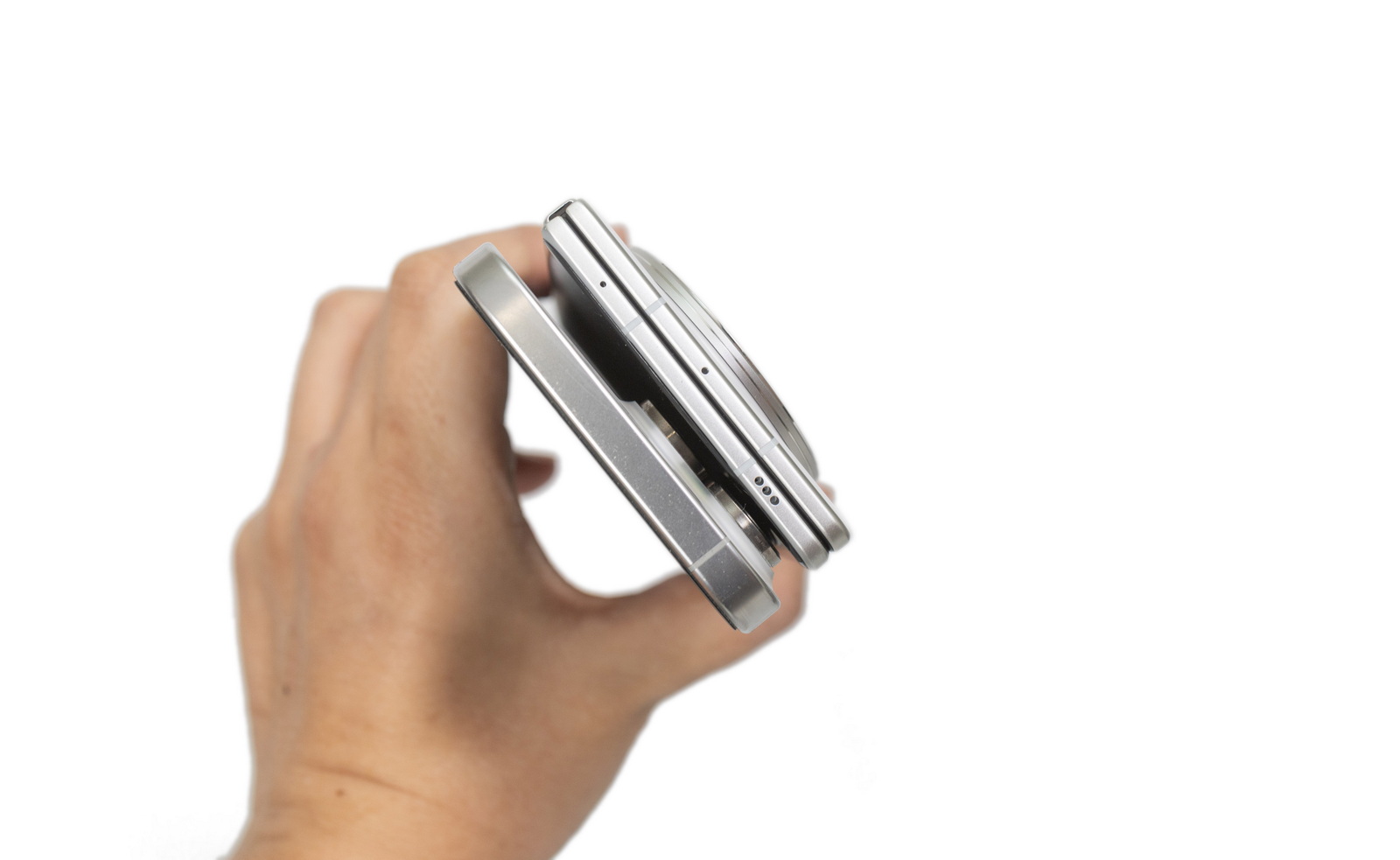 超薄超輕摺疊機新標竿！vivo X Fold5 完整評測：9.2mm 厚度 + 6000mAh 藍海大電池 + 蔡司三鏡頭 @3C 達人廖阿輝