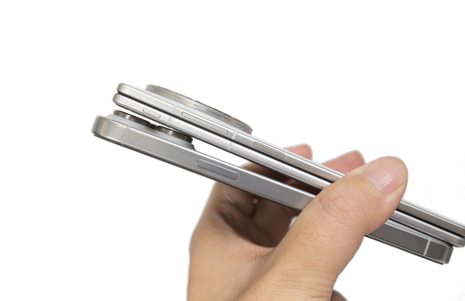 超薄超輕摺疊機新標竿！vivo X Fold5 完整評測：9.2mm 厚度 + 6000mAh 藍海大電池 + 蔡司三鏡頭 @3C 達人廖阿輝