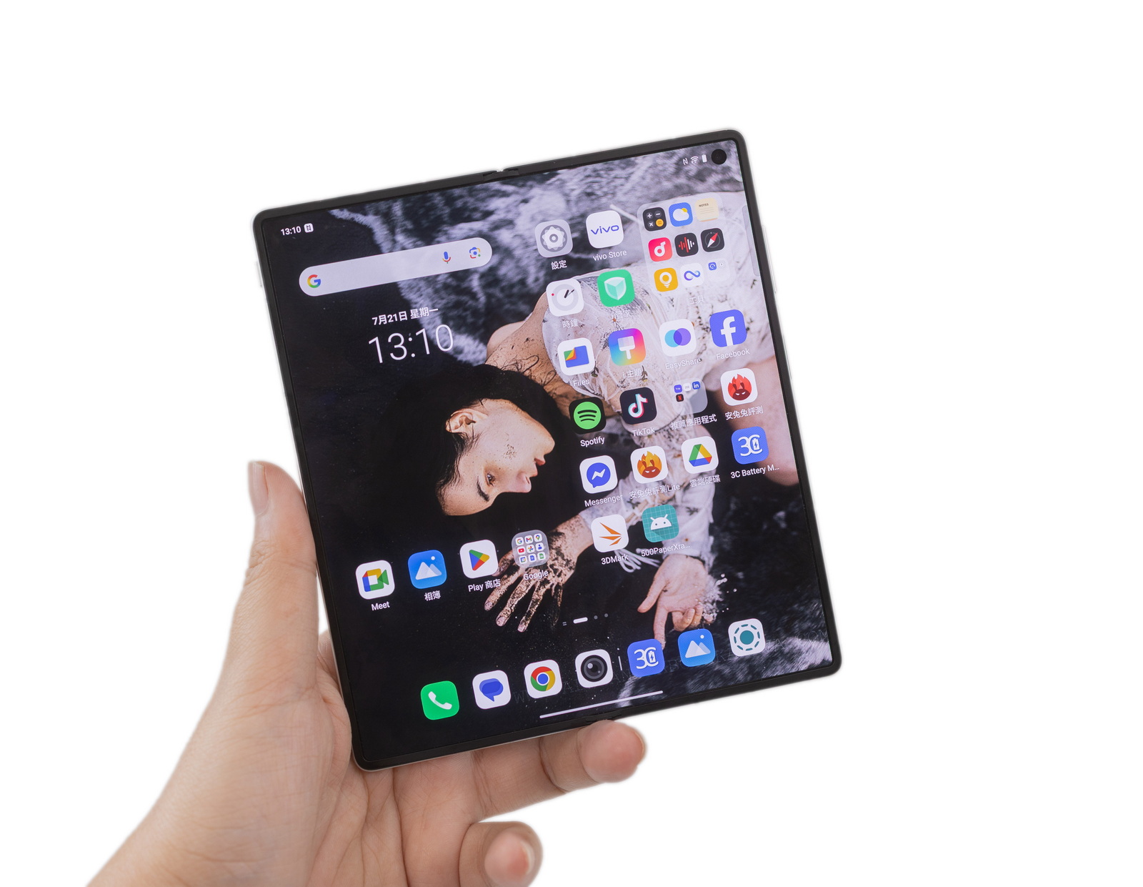 超薄超輕摺疊機新標竿！vivo X Fold5 完整評測：9.2mm 厚度 + 6000mAh 藍海大電池 + 蔡司三鏡頭 @3C 達人廖阿輝