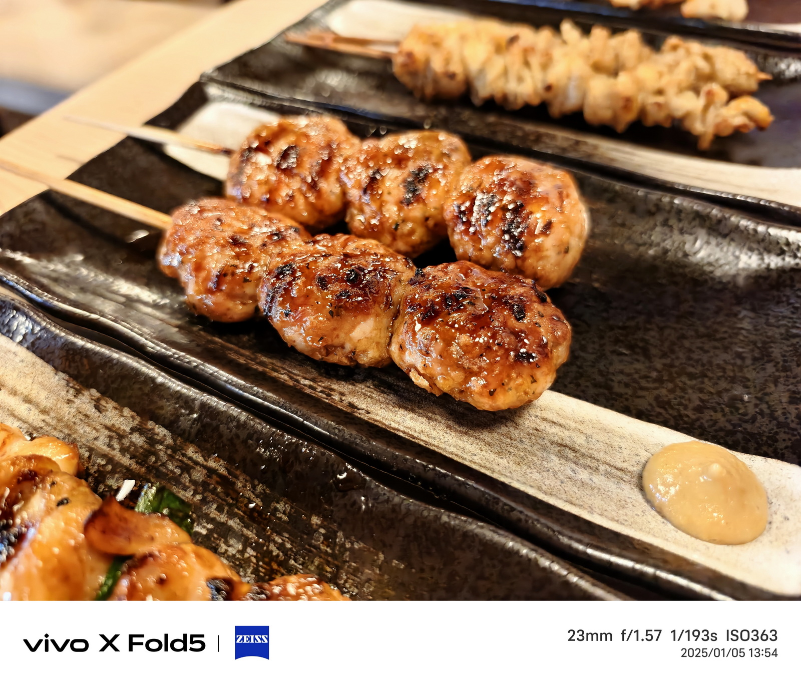 超薄超輕摺疊機新標竿！vivo X Fold5 完整評測：9.2mm 厚度 + 6000mAh 藍海大電池 + 蔡司三鏡頭 @3C 達人廖阿輝