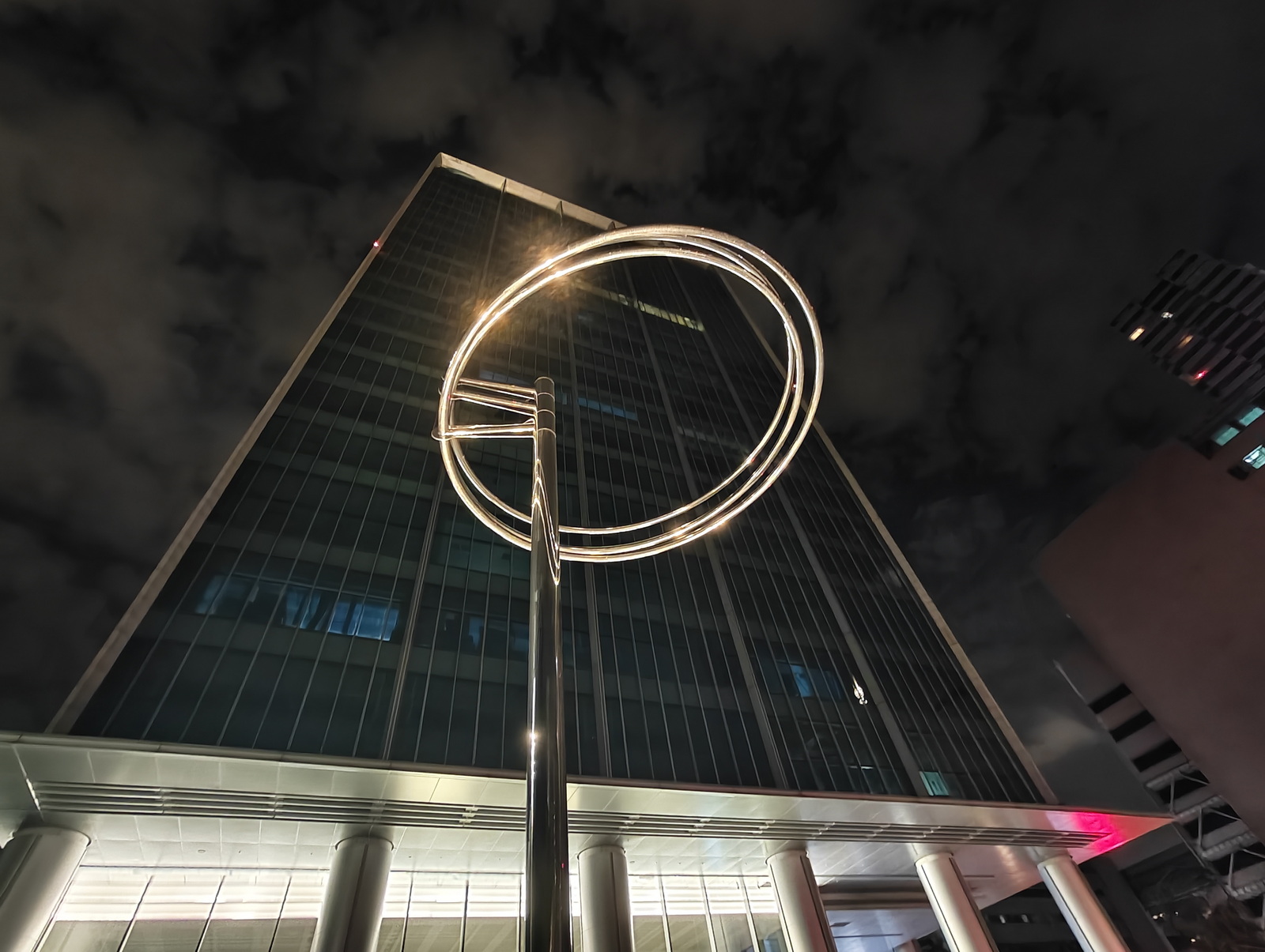 超薄超輕摺疊機新標竿！vivo X Fold5 完整評測：9.2mm 厚度 + 6000mAh 藍海大電池 + 蔡司三鏡頭 @3C 達人廖阿輝