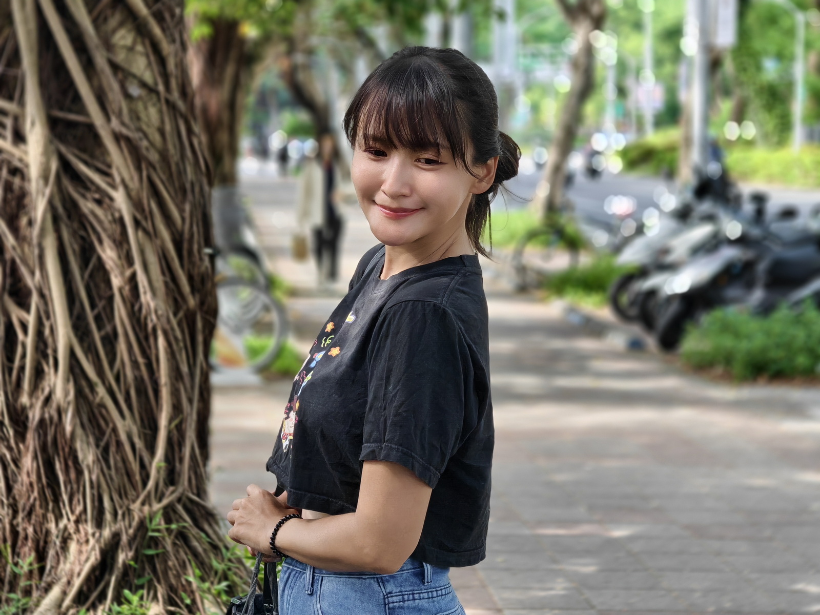 超薄超輕摺疊機新標竿！vivo X Fold5 完整評測：9.2mm 厚度 + 6000mAh 藍海大電池 + 蔡司三鏡頭 @3C 達人廖阿輝