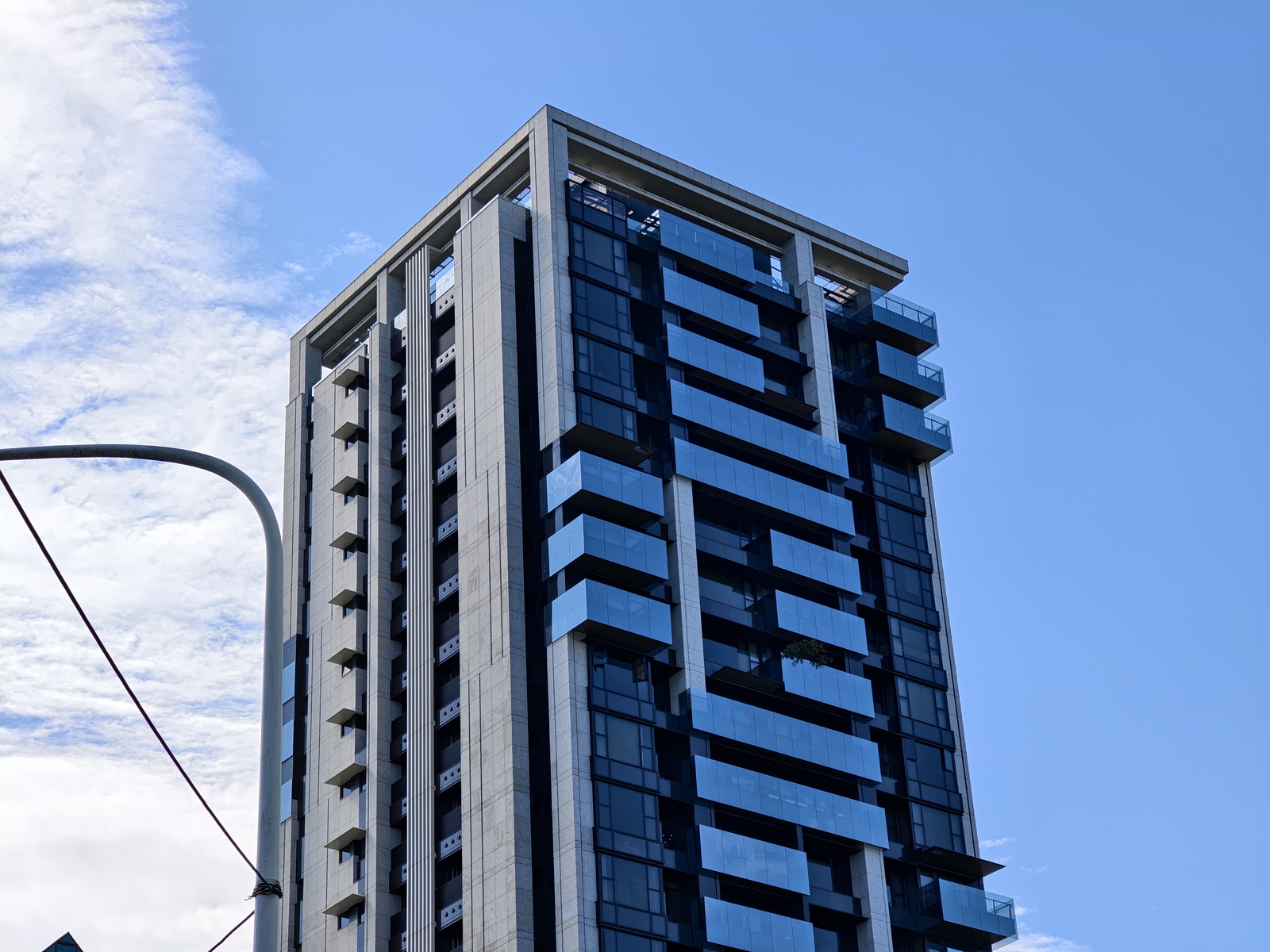 超薄超輕摺疊機新標竿！vivo X Fold5 完整評測：9.2mm 厚度 + 6000mAh 藍海大電池 + 蔡司三鏡頭 @3C 達人廖阿輝