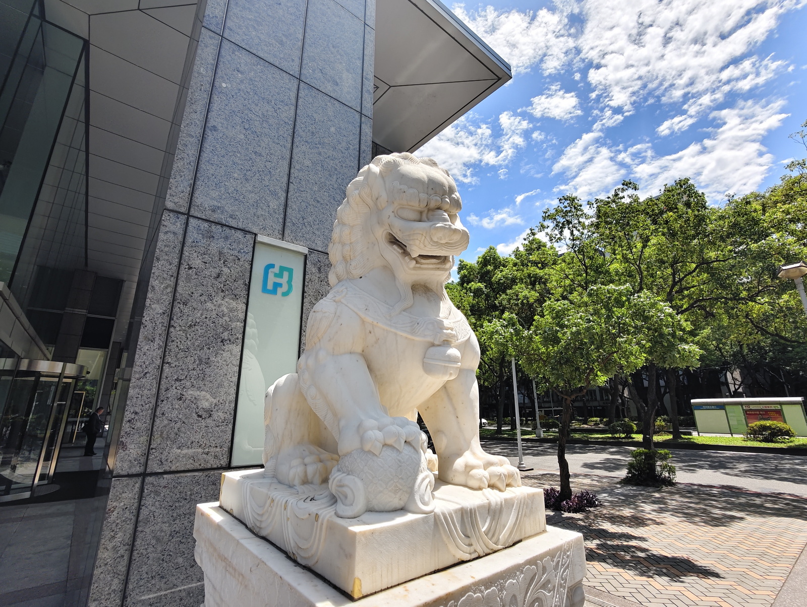 超薄超輕摺疊機新標竿！vivo X Fold5 完整評測：9.2mm 厚度 + 6000mAh 藍海大電池 + 蔡司三鏡頭 @3C 達人廖阿輝