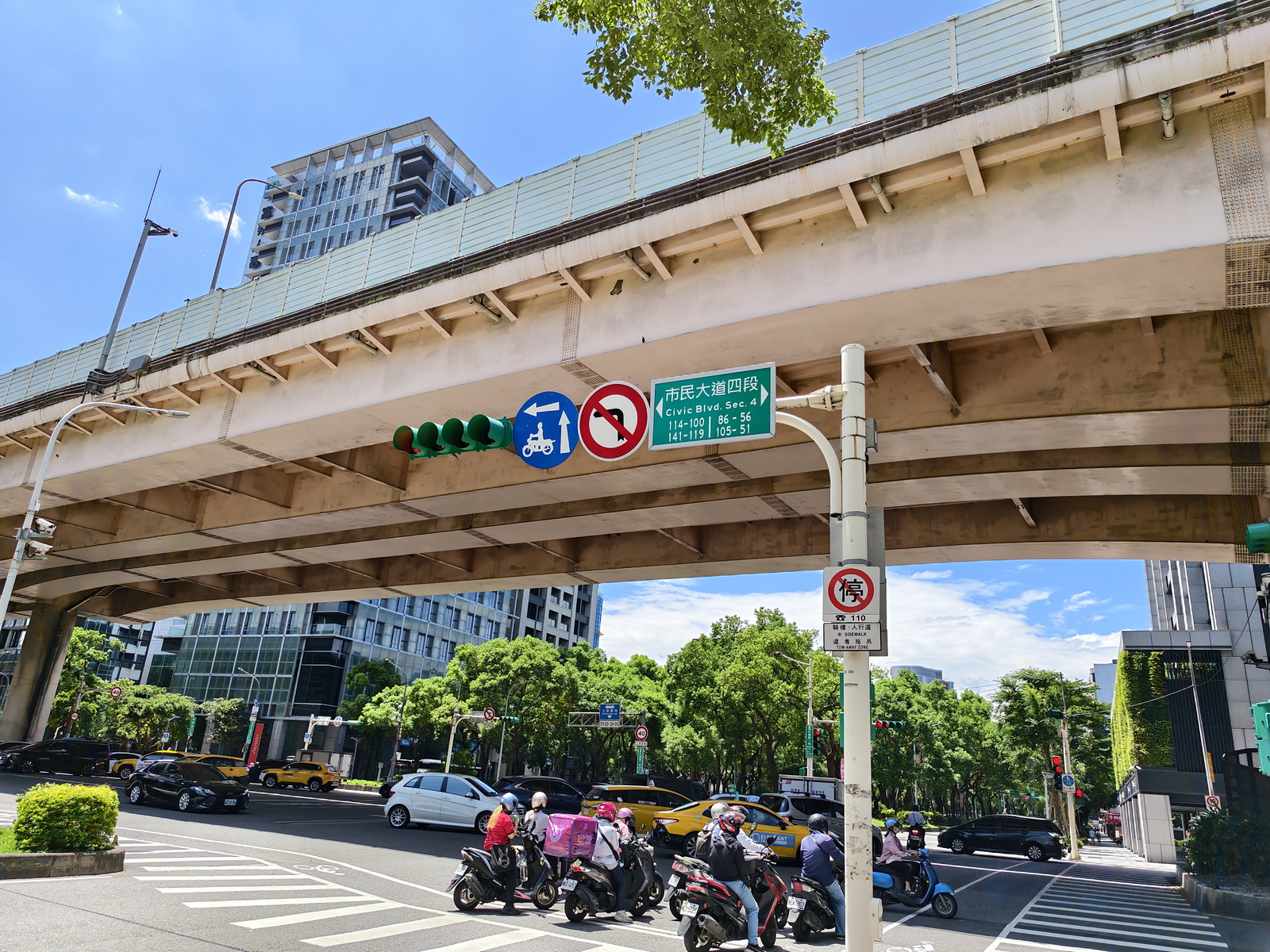 超薄超輕摺疊機新標竿！vivo X Fold5 完整評測：9.2mm 厚度 + 6000mAh 藍海大電池 + 蔡司三鏡頭 @3C 達人廖阿輝