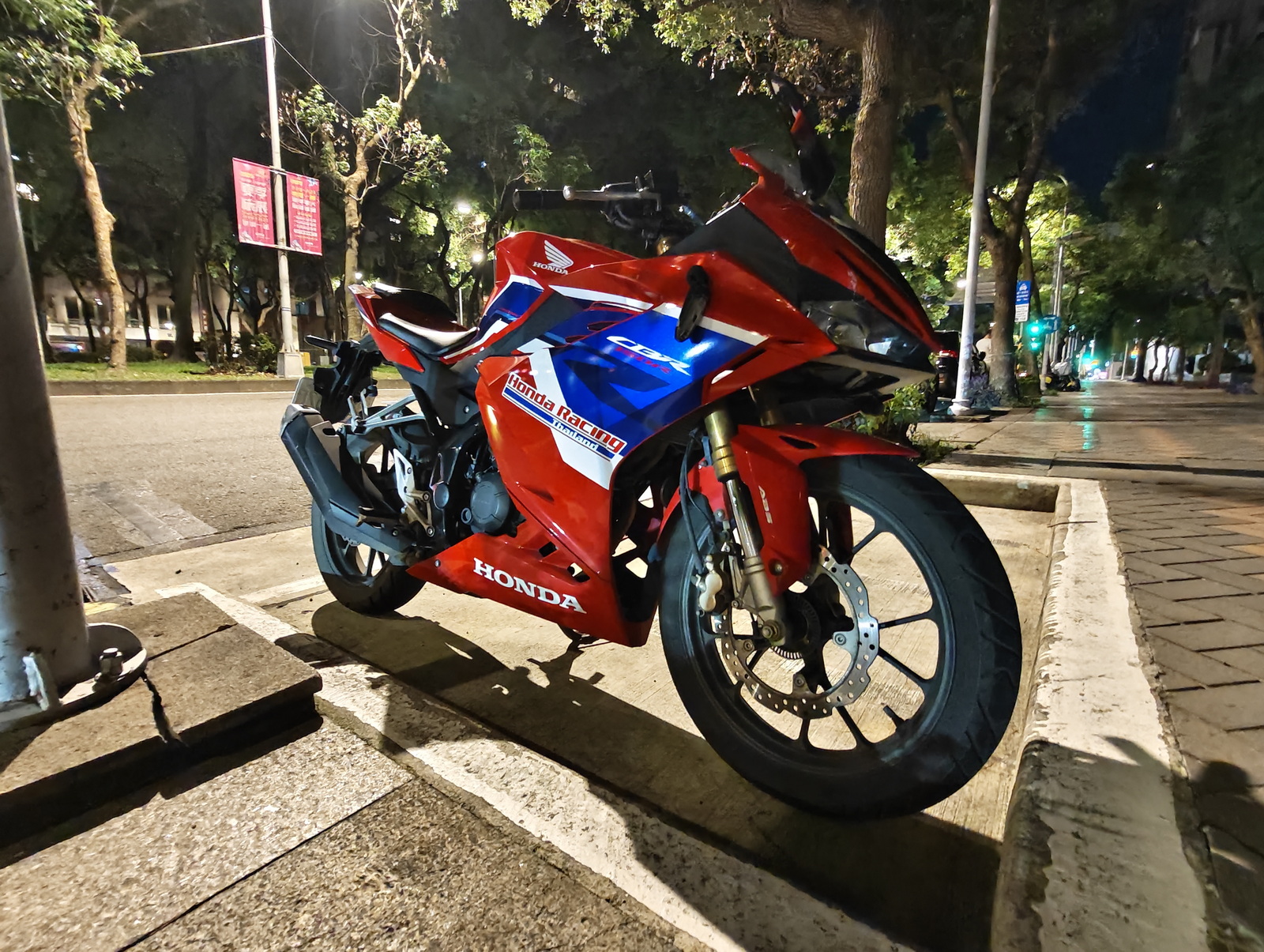 超薄超輕摺疊機新標竿！vivo X Fold5 完整評測：9.2mm 厚度 + 6000mAh 藍海大電池 + 蔡司三鏡頭 @3C 達人廖阿輝