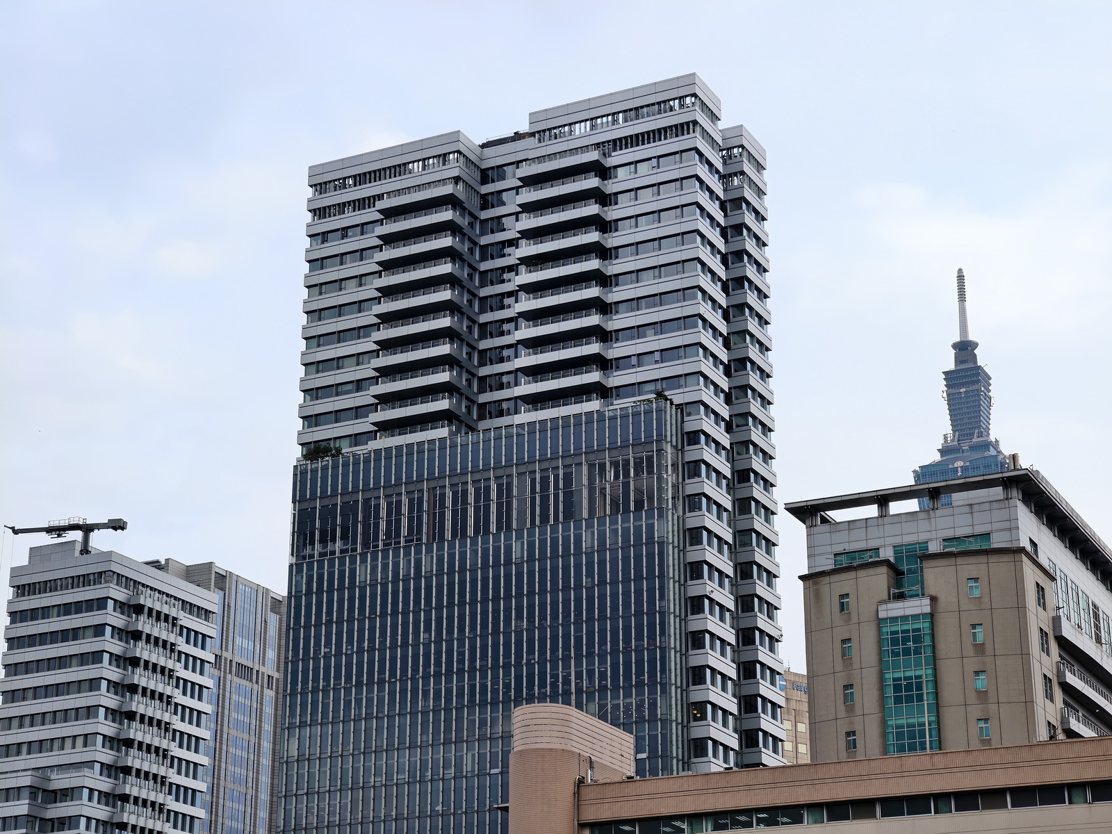 超薄超輕摺疊機新標竿！vivo X Fold5 完整評測：9.2mm 厚度 + 6000mAh 藍海大電池 + 蔡司三鏡頭 @3C 達人廖阿輝